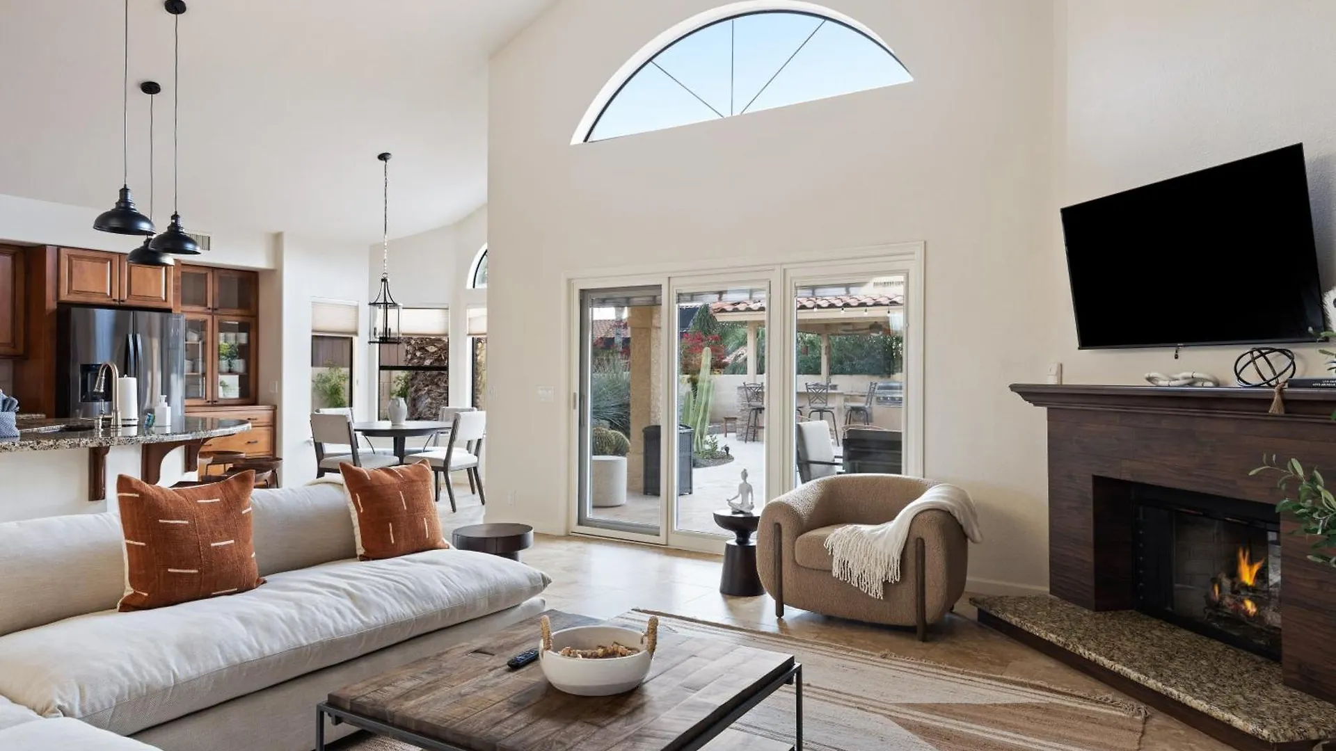 Arch Views Beautifully Designed Home With Swimming Pool Table And More Phoenix 0*,