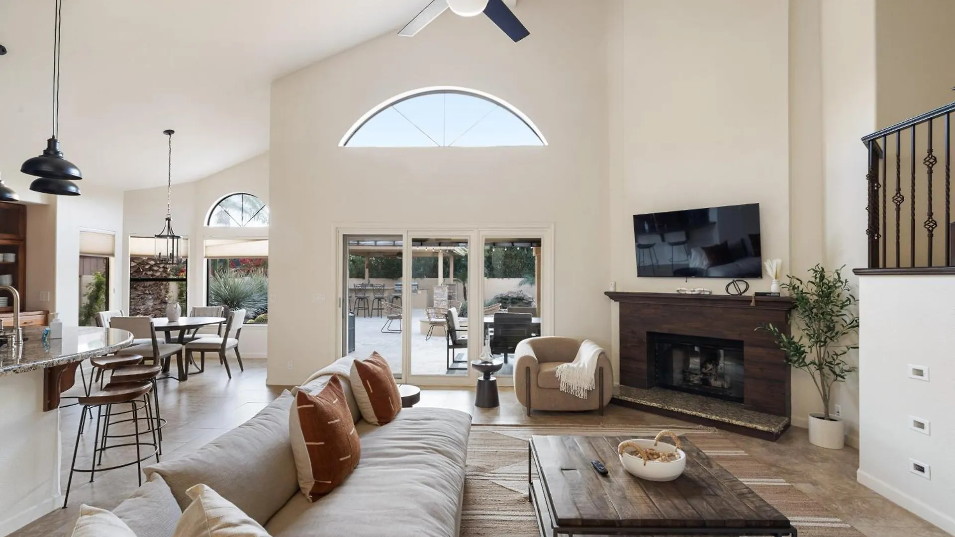 Arch Views Beautifully Designed Home With Swimming Pool Table And More Phoenix